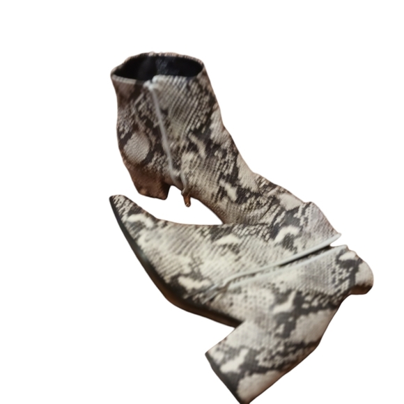 Steve Madden Dafnii Faux Snakeskin Pointy Toe Ankle Boots Ladies 8.5 Med EXOTIC - Picture 3 of 5